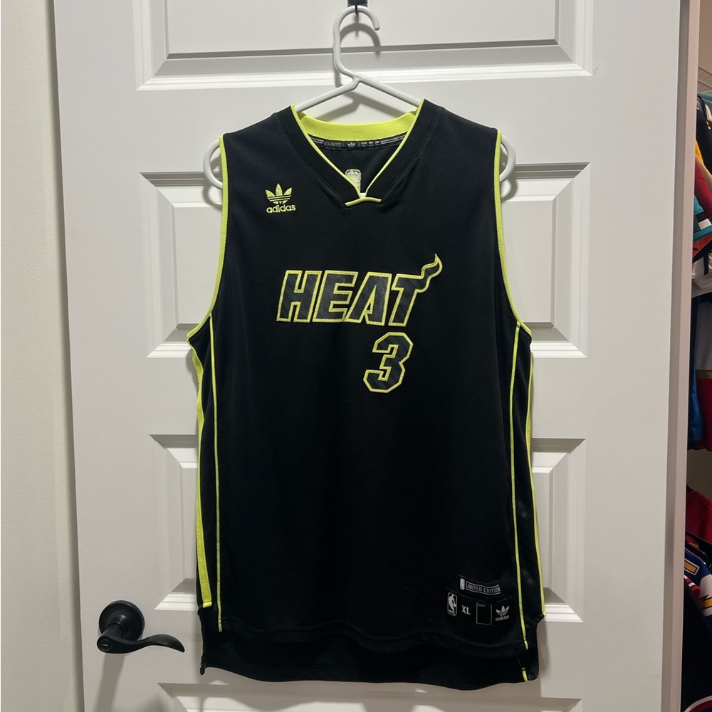 Miami Heat-Dwyane Wade adidas Original official Swingman jersey- Size Kids XL